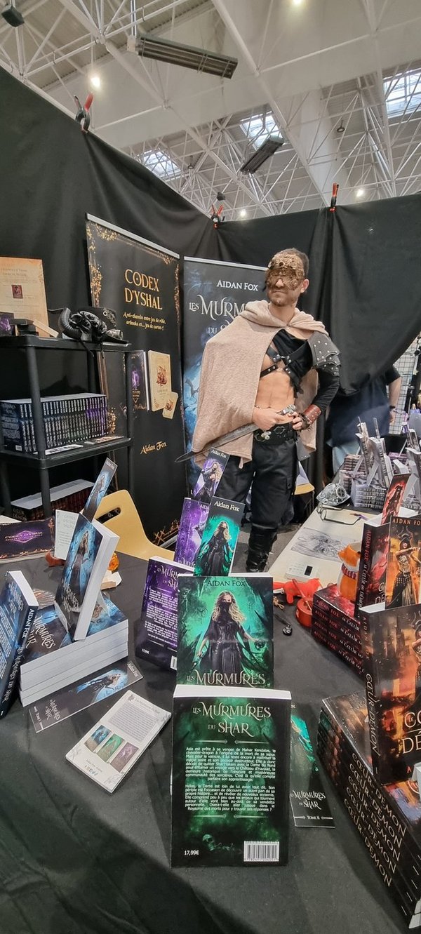 Aidan Fox Editions - Rencontres littéraires : cosplay et dédicaces au salon du livre