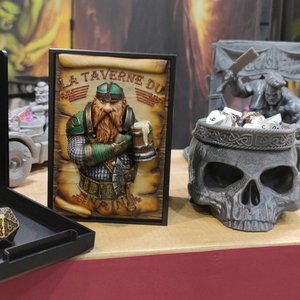 Repliquant - Accessoires de jeu de rôle : tour à dés, crâne et décor de taverne