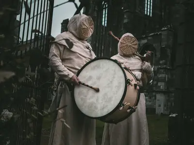 Tabernis - Les tambours mystérieux des ombres dans la nuit ancienne