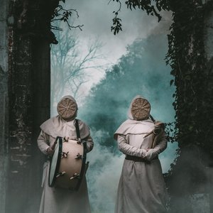 Tabernis - Les gardiens mystérieux de la brume et de l'ombre.