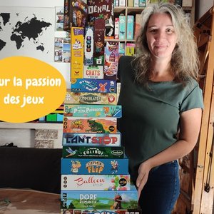 Eve Oika Oika - La passion des jeux de société en une pile colorée