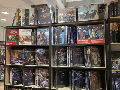 Ludotrotter - Étagère de livres de fantasy et jeux de rôle en librairie