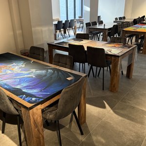 2K Company TCG - Atelier convivial aux grandes tables illustrées