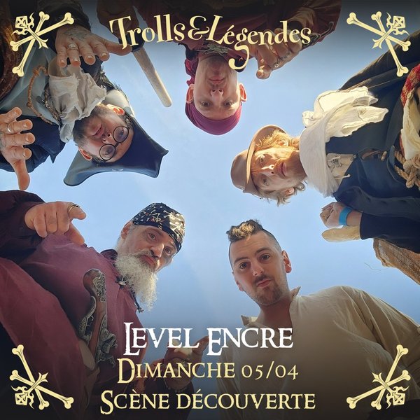 Level Encre - Five men dressed as pirates look towards the camera, forming a circle. They wear various hats and colorful costumes.