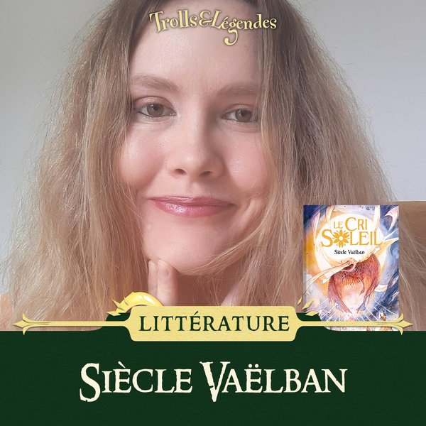 Siécle Vaelban - Femme souriante avec des cheveux longs, livre "Le Cri du Soleil" à côté d'elle.