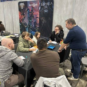 Odonata Editions - Session animée de jeu de rôle autour d'une table en convention