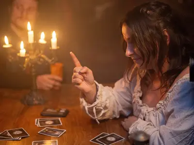 Njoy Games - Lecture de cartes à la lueur des bougies