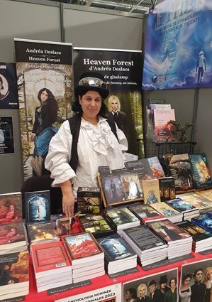 Andréa DESLACS - Salon du livre : Rencontre avec l'auteure Andréa Deslacs et ses livres fantastiques.