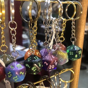 Edition Oneiroi - Porte-clés avec dés colorés pour les amateurs de jeux de société