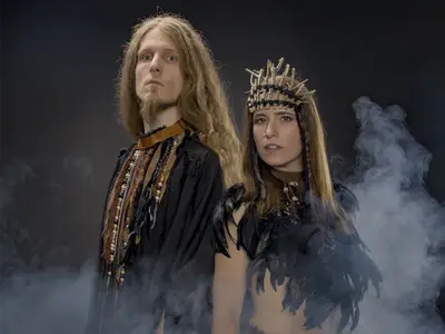 Itinera - Figures mystiques dans la brume : une rencontre entre l'homme et la femme sauvage