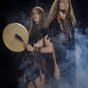 Itinera - Rituels anciens : Chants et tambours dans la brume mystique