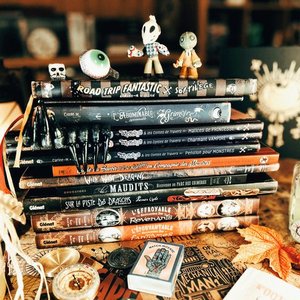 Arsenic et Boule de gomme - Pile de BD fantastiques et curiosités d'un cabinet d'automne