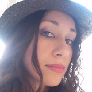 Mariacristina FEDERICO - Regard rêveur sous un chapeau