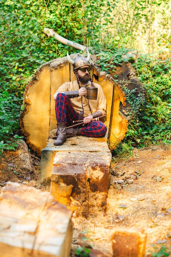 Bardix le Gaulois - Viking moderne : entre nature et tradition dans les bois.