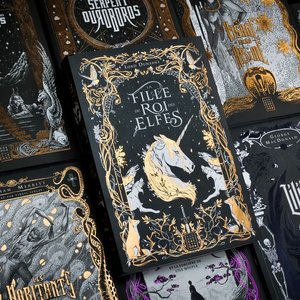 . - Couvertures d'ouvrages fantastiques: licornes, mystères et ornementation