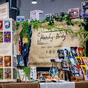 Hatchy-Bridy - Art et créativité au salon : l'univers de Hatchy-Bridy et ses créations fantastiques