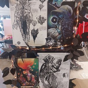 Aurélien Et Olivia NEIL_FSSQ ET TABOLI1308 - Art Fantastique : Créations Étranges et Envoûtantes au Salon des Arts Visuels