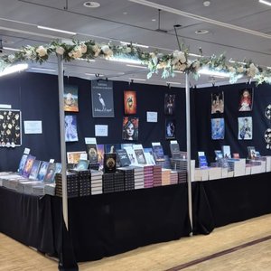 Le héron d'argent - Salon du livre : un univers enchanté d'œuvres littéraires et de créations artistiques