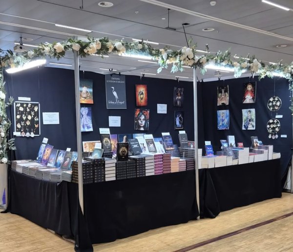 Le héron d'argent - Salon du livre : un univers enchanté d'œuvres littéraires et de créations artistiques