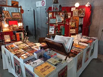 Banquises et Comètes - Marché aux livres anciens et objets vintage artisanaux