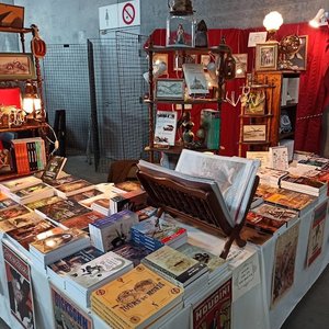 Banquises et Comètes - Marché aux livres anciens et objets vintage artisanaux