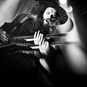 Kalandra - Harmonie de l'ombre et de la lumière sur scène musicale