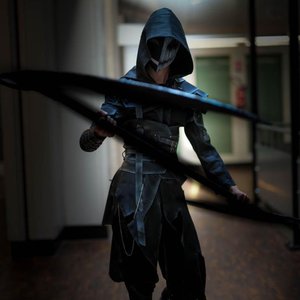 Eva DE KERLAN - L'ombre du chasseur : un costume mystérieux et énigmatique