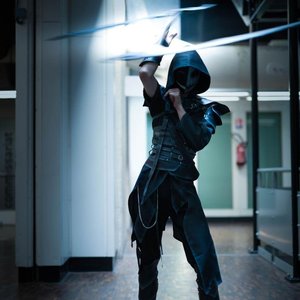 Eva DE KERLAN - L'ombre du guerrier : une danse de l'acier et de l'obscurité