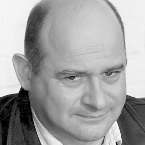 Michel RODRIGUE - Portrait noir et blanc d'un homme pensif