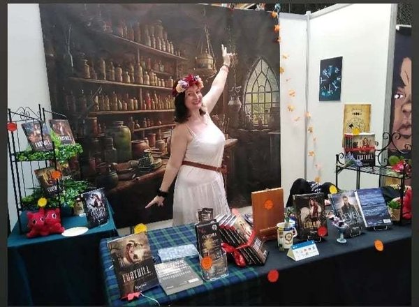 Vanessa ALTEMEYER - Fête de la littérature : un sourire enchanté au salon des livres
