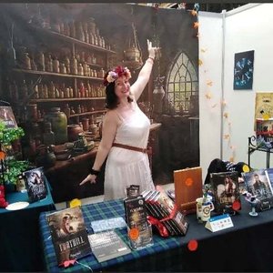 Vanessa ALTEMEYER - Fête de la littérature : un sourire enchanté au salon des livres