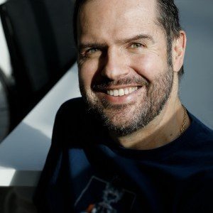 Didier POLI - Un sourire rayonnant : portrait d'homme confiant et heureux